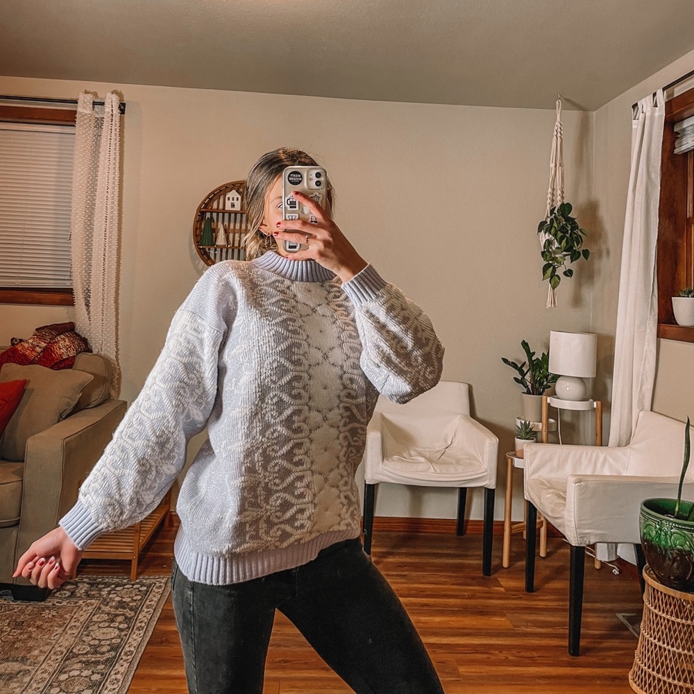 COPY - Purple vintage rose sweater